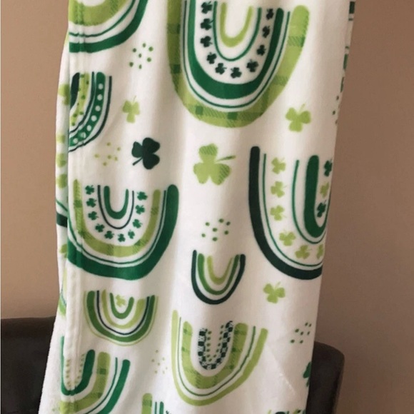 Max Studio Other - Max Studio Thro Blanket 60”x70” Irish st Patrick’s Day Clover Plush Rainbow